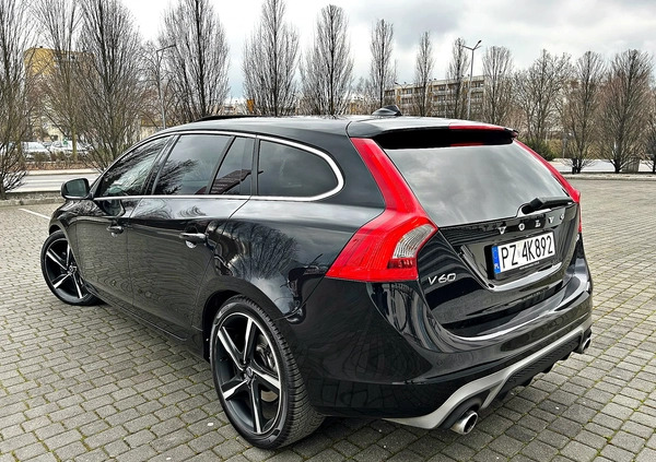 Volvo V60 cena 63900 przebieg: 178000, rok produkcji 2015 z Swarzędz małe 781